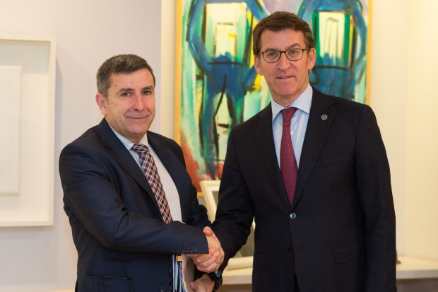 Foto interna Presidente co alcalde de Riveira foto xoán crespo 01/02/16